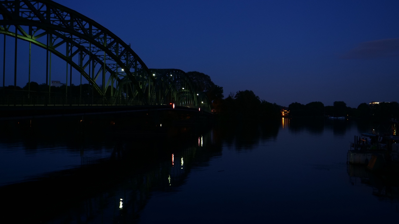 Eiswerderbrücke am Abend