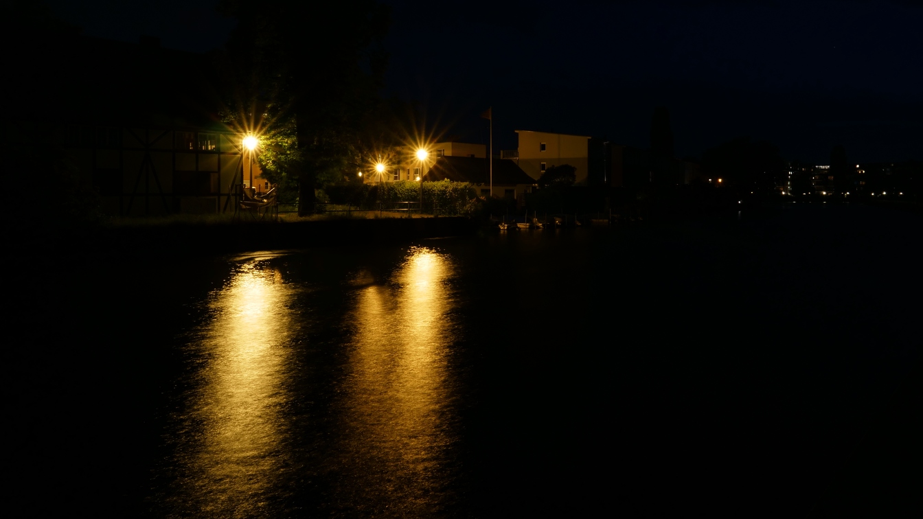 Nordhafen bei Nacht