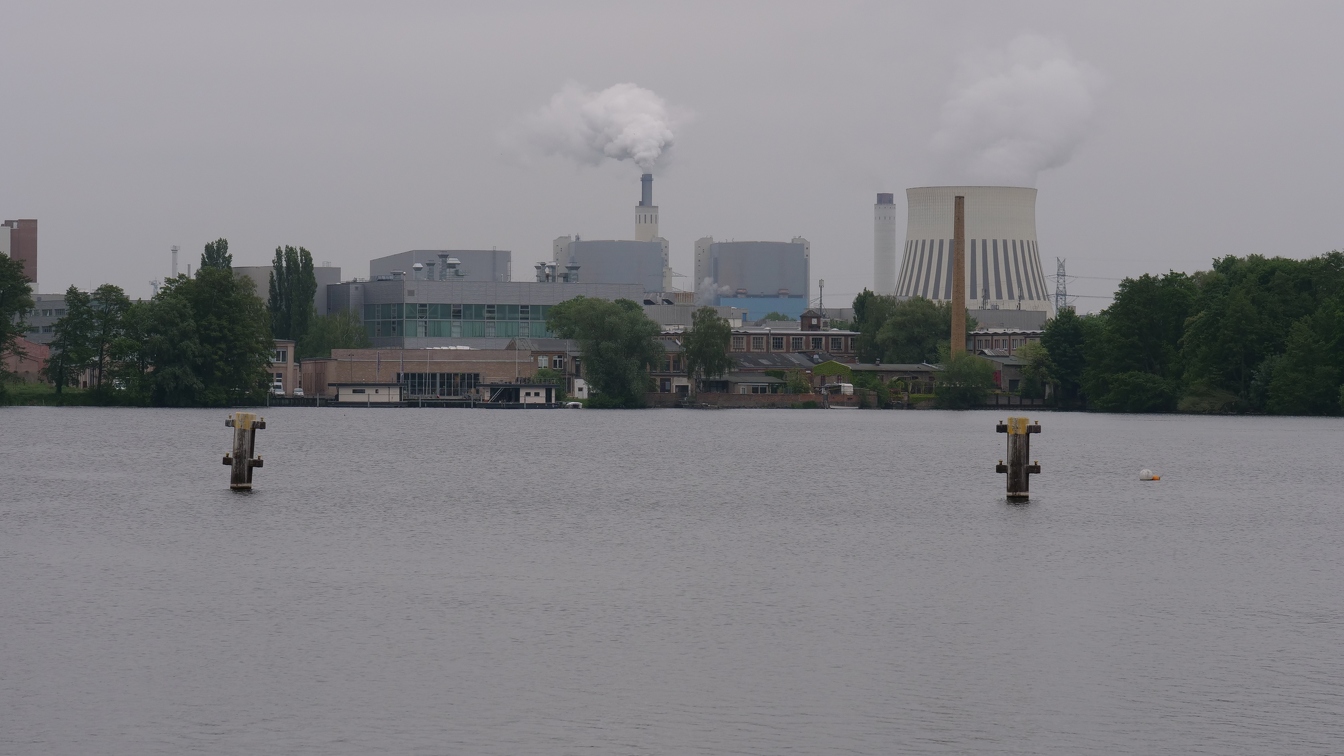 Fabrik hinter der Havel