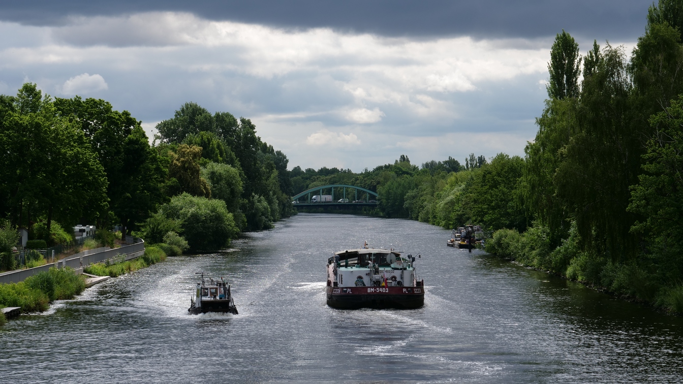 Berlin-Spandauer-Schifffahrtskanal mit Schiffen