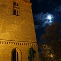 Kirche und Mond